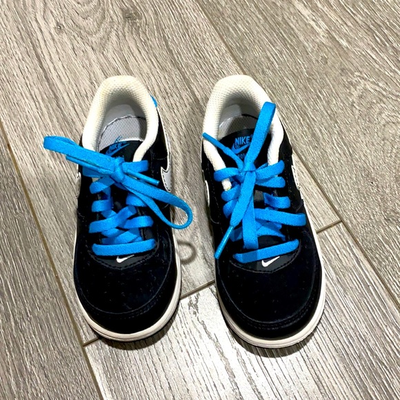 Toddler Nike Sneakers - Picture 3 of 8